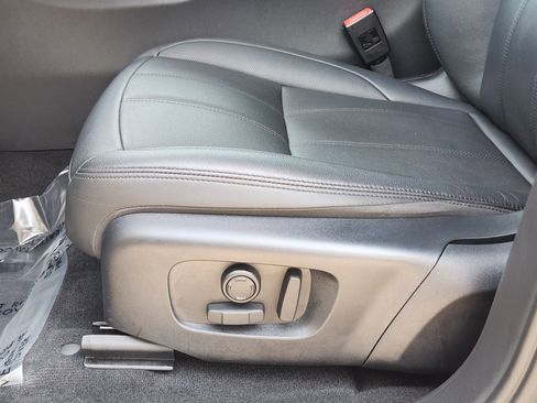 Certified 2025 Land Rover Range Rover Evoque Dynamic SE image 25