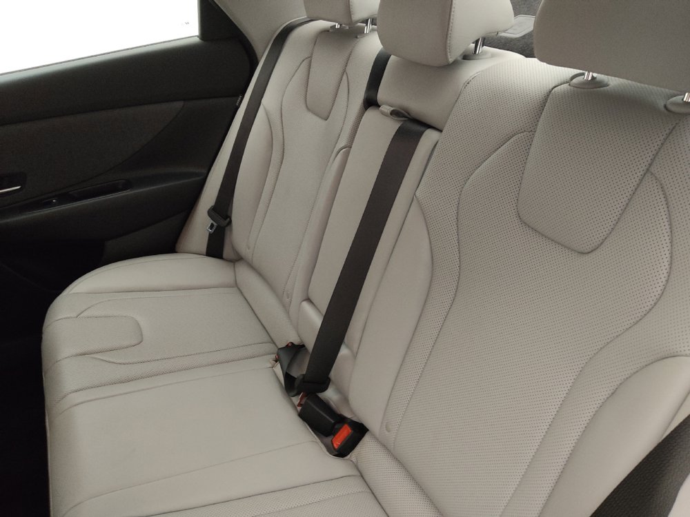 Used 2025 Hyundai Elantra Limited FWD image 18