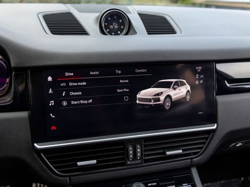 Certified 2022 Porsche Cayenne S AWD/4WD image 43