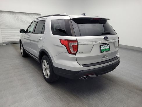 Used 2018 Ford Explorer XLT image 5