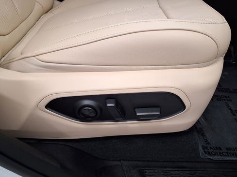 Used 2025 Jeep Grand Cherokee L Limited w/ Luxury Tech Group II RWD image 11