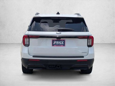 Used 2025 Ford Explorer ST-Line w/ ST-Line Street Pack AWD/4WD image 7