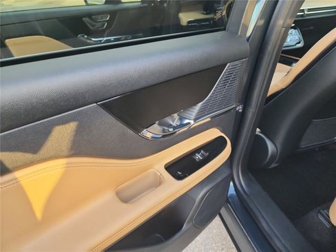 Used 2022 Lincoln Corsair Reserve w/ Equipment Group 201A image 17