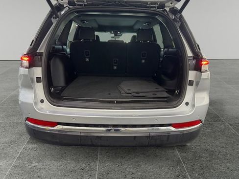 Used 2024 Jeep Grand Cherokee Limited w/ Luxury Tech Group II image 13