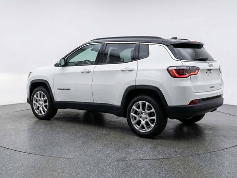 Used 2025 Jeep Compass Limited image 6