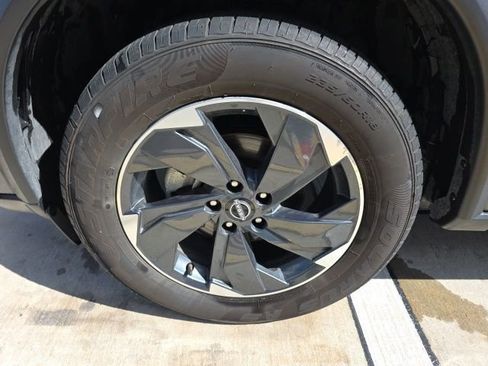 Used 2024 Nissan Rogue SV image 11