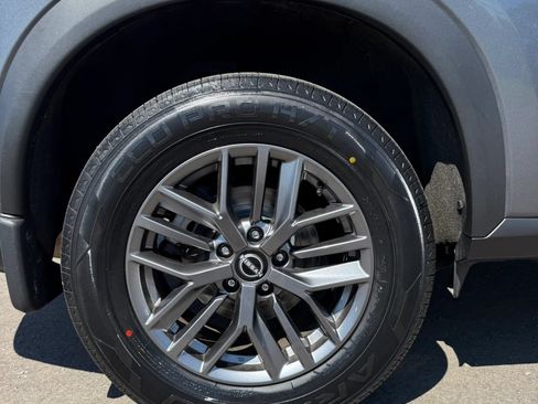 Used 2023 Nissan Rogue S AWD/4WD image 32