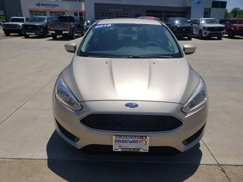 Used 2018 Ford Focus SE FWD image 9