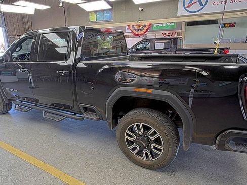Used 2023 GMC Sierra 2500 AT4 image 2