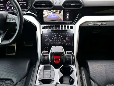 Used 2021 Lamborghini Urus AWD/4WD image 11