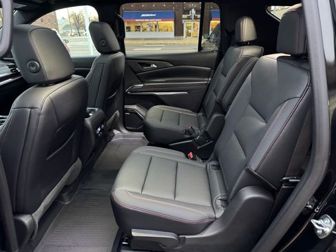 Used 2025 Chevrolet Traverse Z71 w/ Enhanced Driving Package image 9