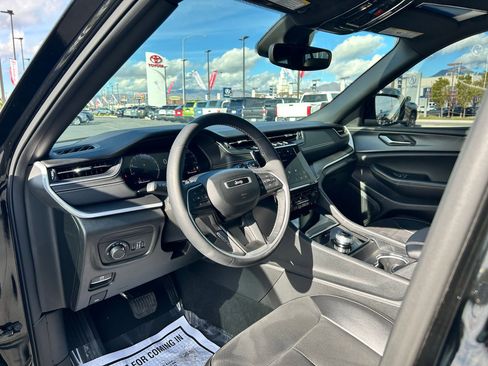 Used 2024 Jeep Grand Cherokee L Altitude image 6
