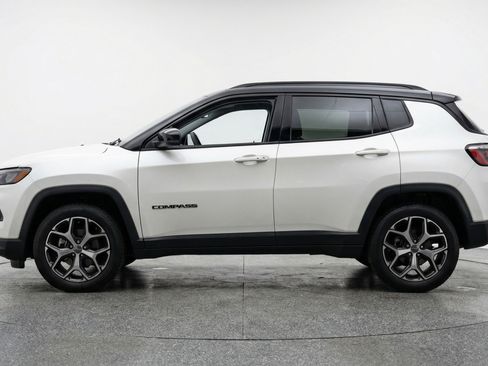 Used 2025 Jeep Compass Limited image 5