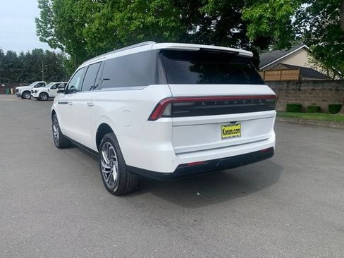 New 2026 Lincoln Navigator L Reserve AWD/4WD image 3