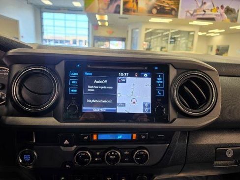 Used 2017 Toyota Tacoma SR5 RWD image 20