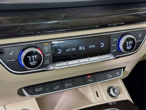 Used 2020 Audi Q5 e Premium Plus w/ Premium Plus Package image 16