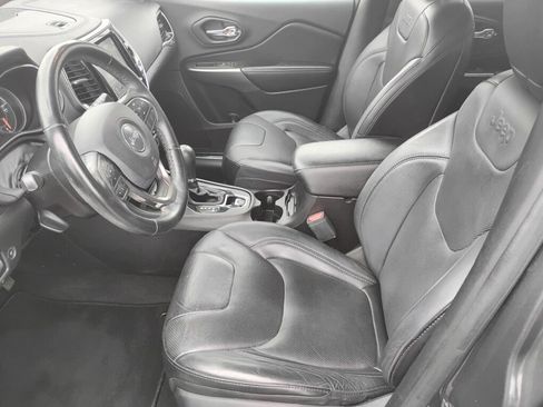 Used 2019 Jeep Cherokee Limited AWD/4WD image 9