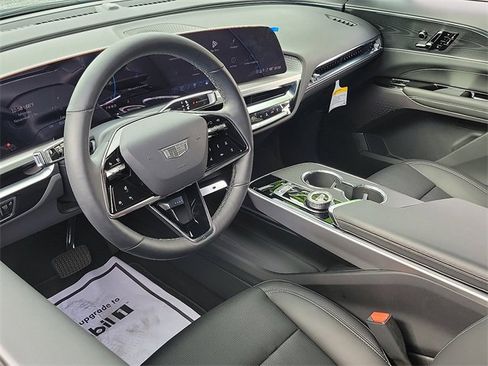 Used 2025 Cadillac Lyriq Luxury image 7