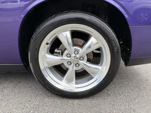 Used 2010 Dodge Challenger R/T RWD image 5