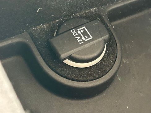 Used 2018 Chrysler 300 Limited RWD image 28