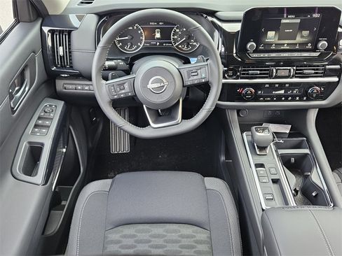 New 2025 Nissan Pathfinder SV image 5