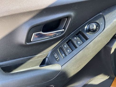 Used 2017 Chevrolet Trax LT w/ LT Convenience Package image 17