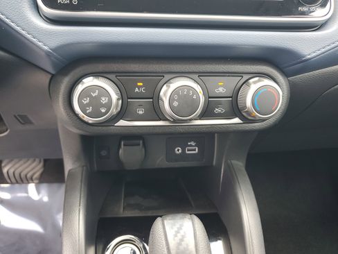 Used 2025 Nissan Versa SV image 22