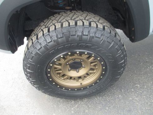 Used 2019 Toyota Tacoma TRD Off-Road AWD/4WD image 14