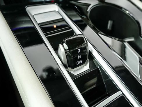 Certified 2025 Volkswagen Atlas SEL Premium R-Line image 19