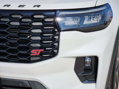 Used 2025 Ford Explorer ST w/ Sun And Sound Package AWD/4WD image 10