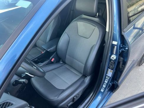 Used 2023 Kia Niro EX w/ EX Cold Weather Package FWD image 6