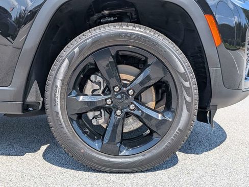 Used 2026 Jeep Grand Cherokee L Limited w/ Limited Altitude Package RWD image 10