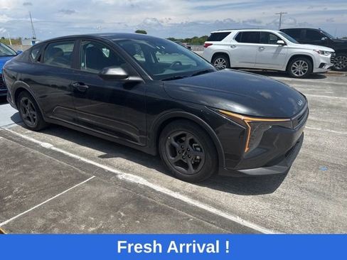 Used 2025 Kia K4 LXS image 12
