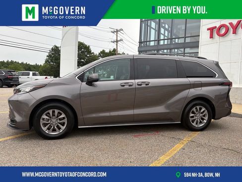 Used 2023 Toyota Sienna LE AWD/4WD image 2