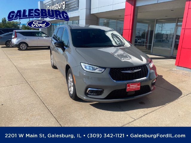 Used 2024 Chrysler Pacifica Touring-L FWD image 1