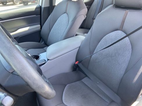 Used 2019 Toyota Camry LE w/ Convenience Package FWD image 14