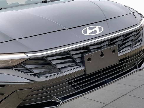 Used 2025 Hyundai Elantra Sport FWD image 29