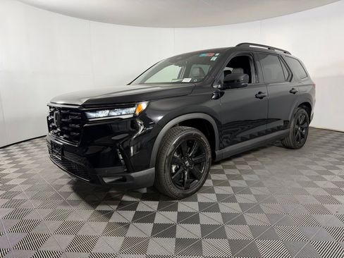 Used 2025 Honda Pilot Black Edition image 3