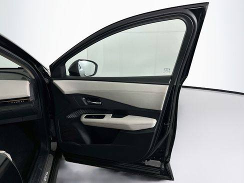 Used 2024 Nissan Ariya AWD image 32