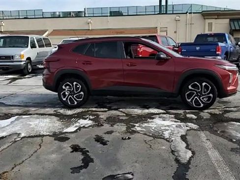 Certified 2025 Chevrolet Trax RS w/ Driver Confidence Package image 9