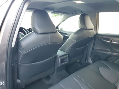 Used 2023 Toyota Camry SE image 9