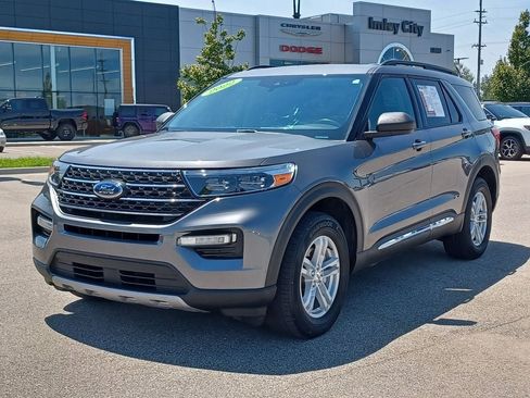 Used 2022 Ford Explorer XLT w/ Equipment Group 202A AWD/4WD image 2