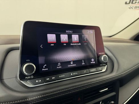 Used 2023 Nissan Rogue S FWD image 16
