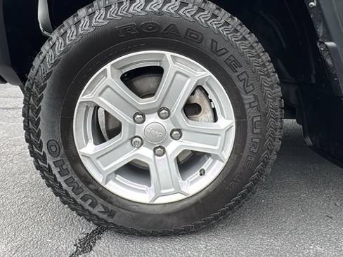 Used 2021 Jeep Wrangler Sport AWD/4WD image 9