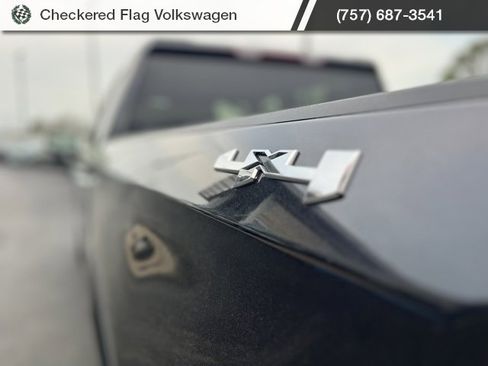 Used 2025 GMC Sierra 1500 SLT image 10