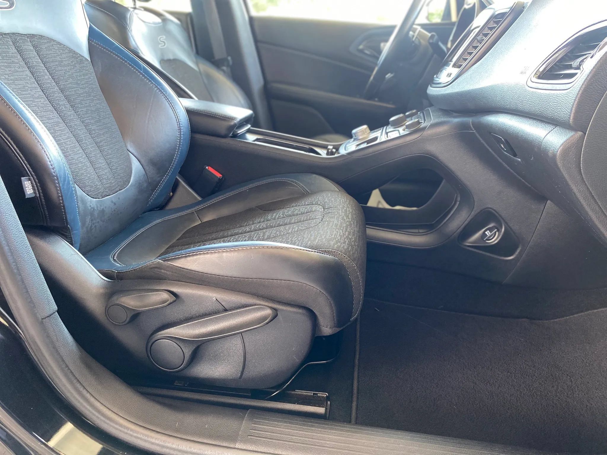 Used 2016 Chrysler 200 S FWD image 10