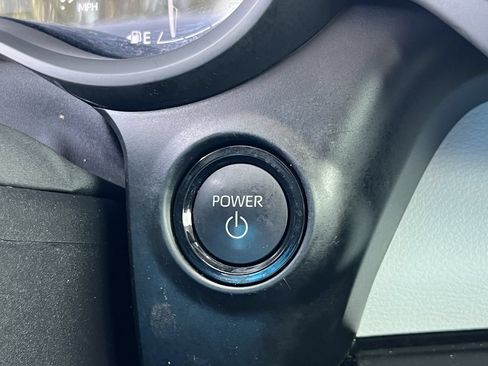 Used 2025 Toyota Sienna XLE FWD image 22