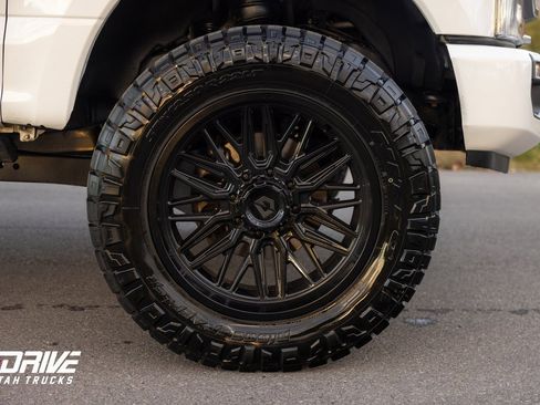 Used 2022 Ford F350 Platinum w/ FX4 Off-Road Package image 10