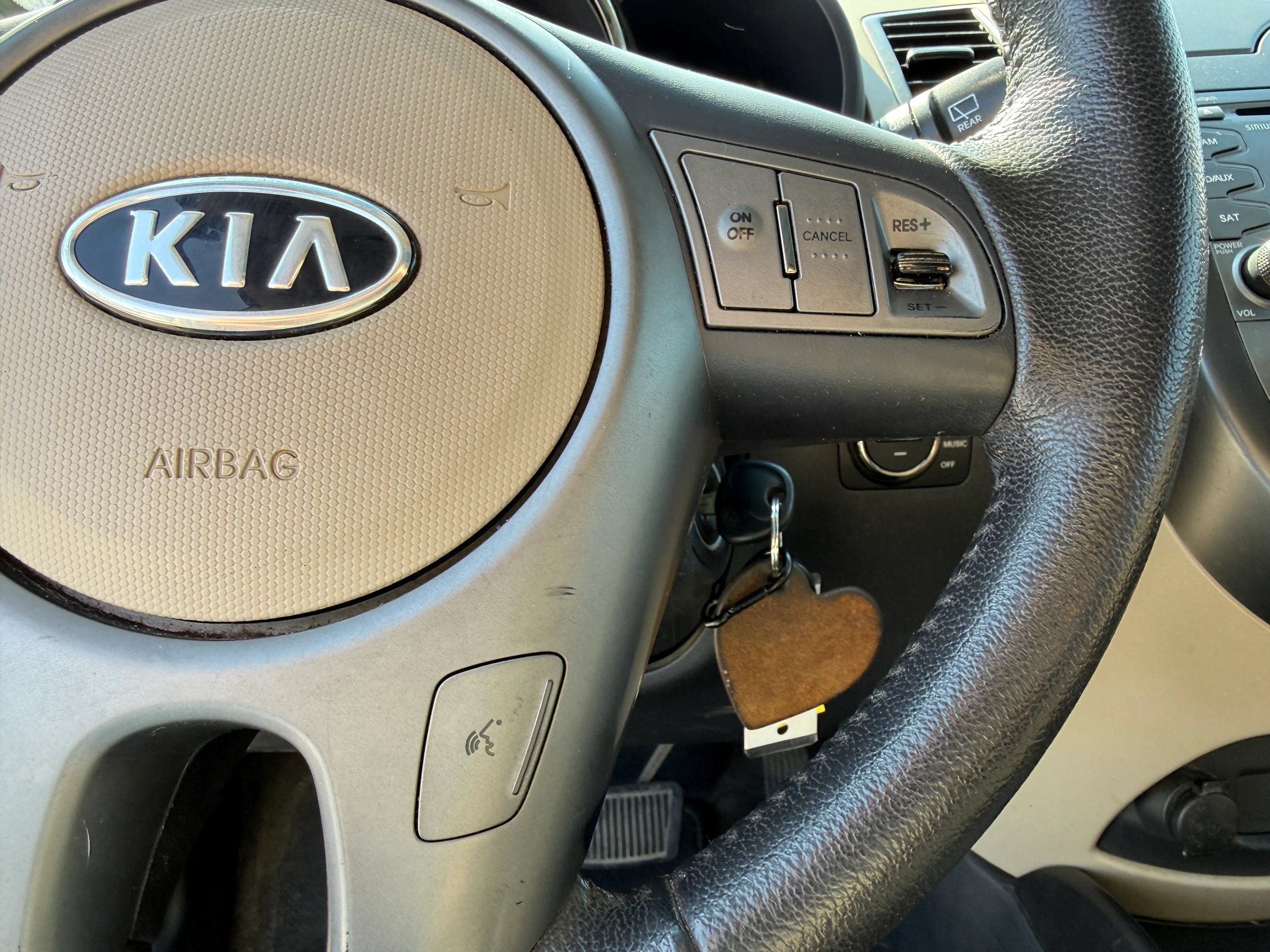 Used 2010 Kia Soul ! FWD image 13