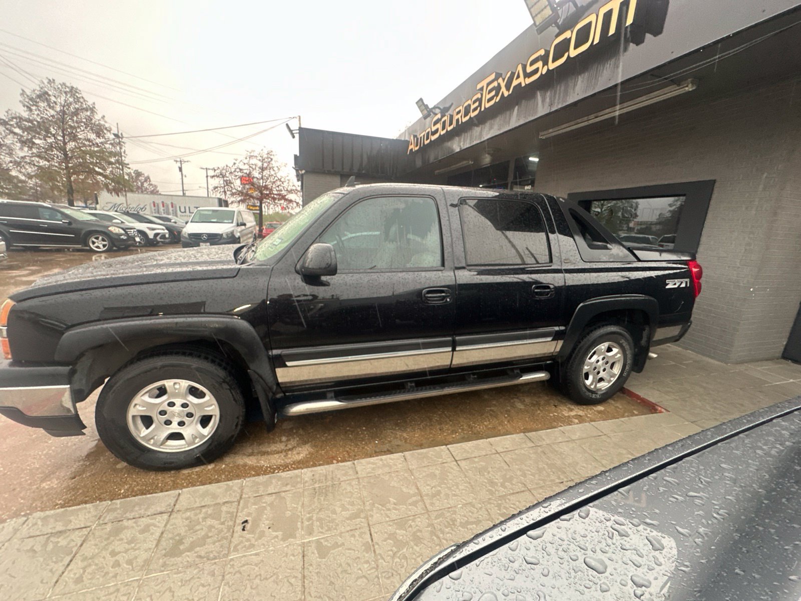Used 2006 Chevrolet Avalanche Z71 w/ Sun And Sound Package AWD/4WD image 4